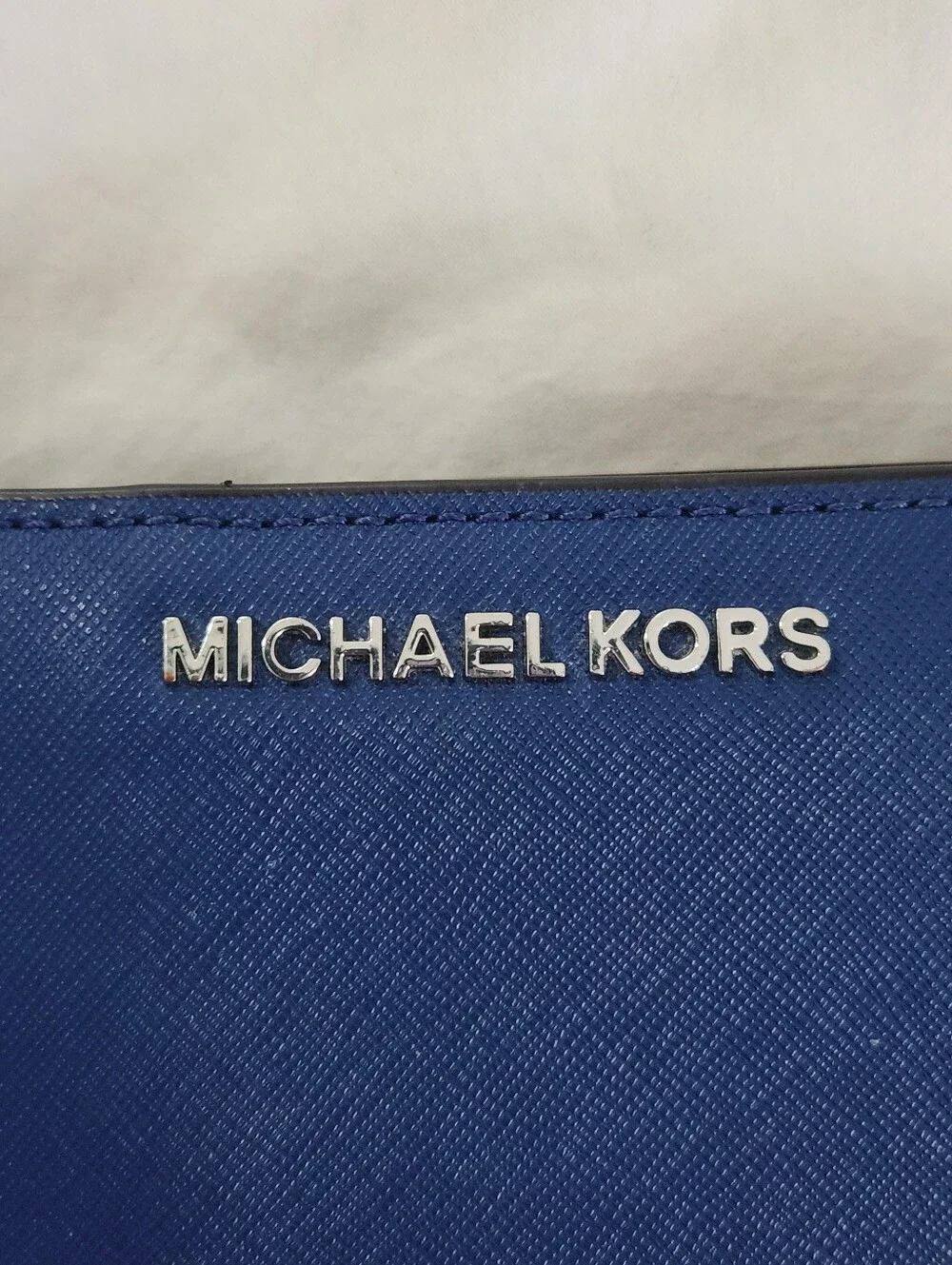 Michael Kors Jet Set Travel Saffiano Leather Bifold Zipper Wallet Blue